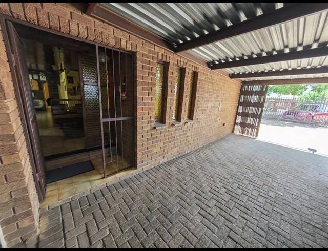 3 BEDROOM HOUSE FOR SALE IN VANDERBIJLPARK SW 2